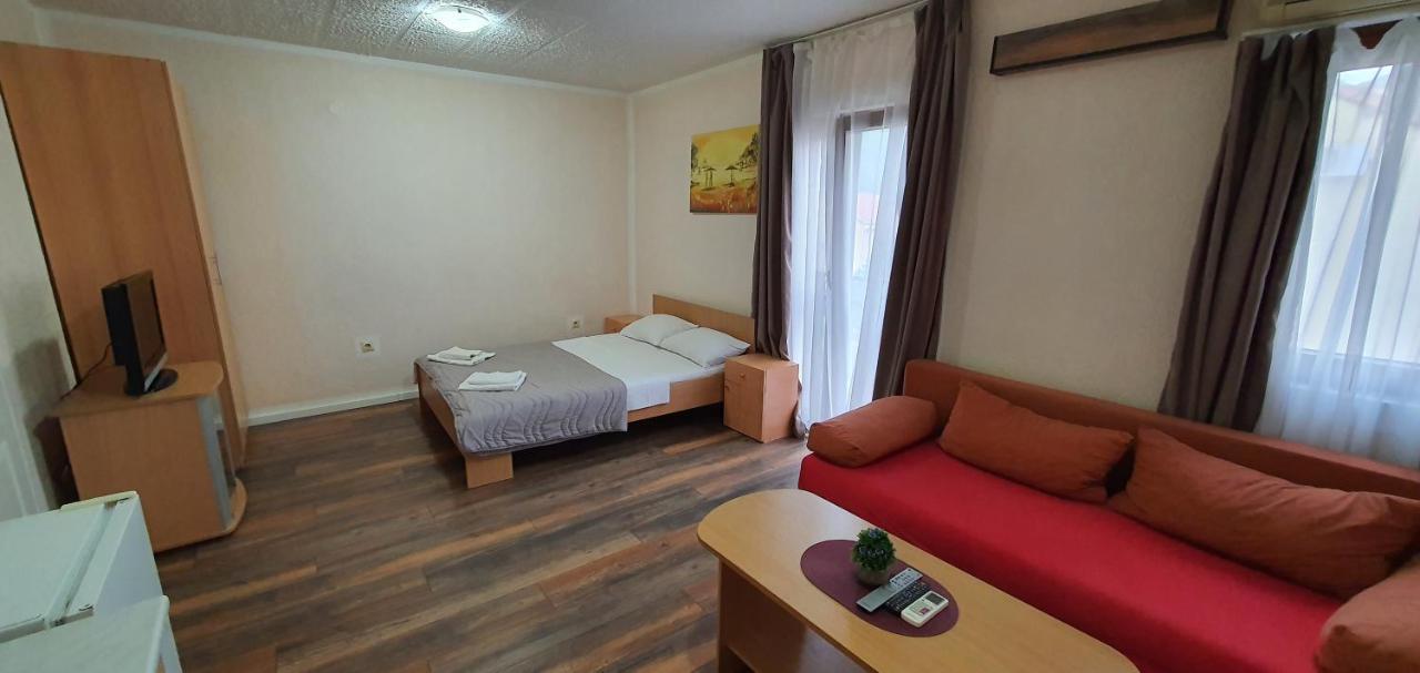 Martinovic Rooms Будва Екстериор снимка